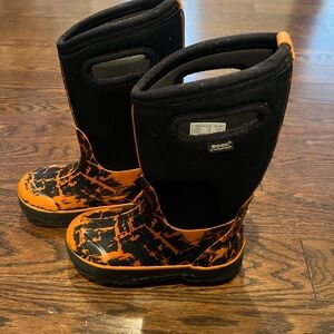 Bogs Kids' Black and Orange Rain Boots